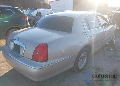 1998 Lincoln Town Car Executive из США, поврежденный, VIN 1LNFM81W9WY703375